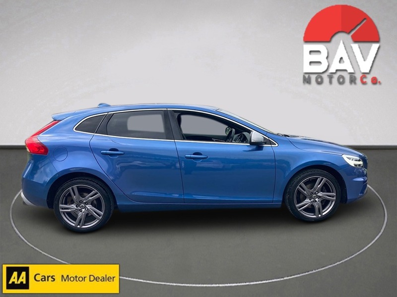Volvo 2.0 T2 R-Design Pro Hatchback 5dr Petrol Manual Euro 6 (s/s) (122 ps)