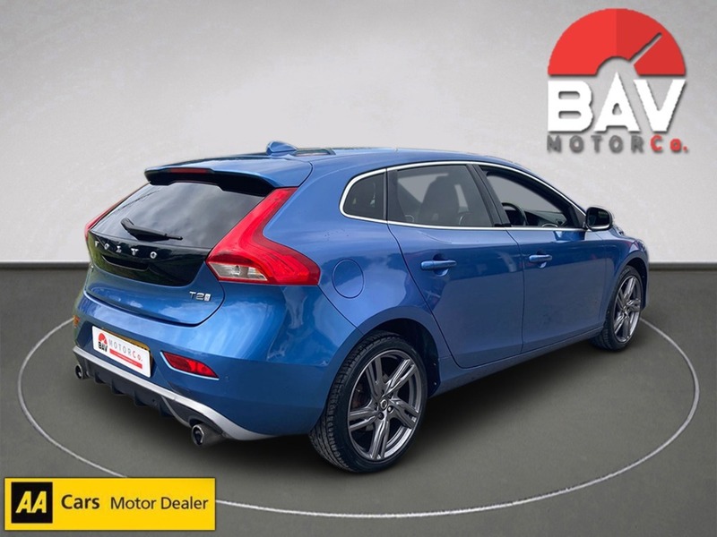 Volvo 2.0 T2 R-Design Pro Hatchback 5dr Petrol Manual Euro 6 (s/s) (122 ps)