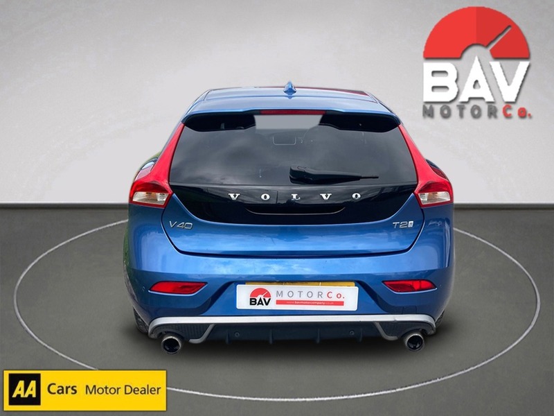 Volvo 2.0 T2 R-Design Pro Hatchback 5dr Petrol Manual Euro 6 (s/s) (122 ps)