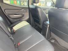 Mitsubishi 2.4 DI-D DC Warrior Pickup Double Cab 4dr Diesel Auto 4WD Euro 6 (178 ps)
