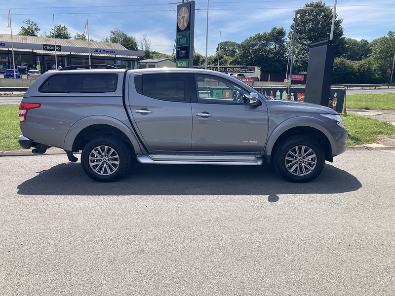 Mitsubishi 2.4 DI-D DC Warrior Pickup Double Cab 4dr Diesel Auto 4WD Euro 6 (178 ps)