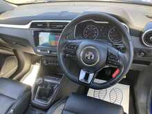 MG 1.5 VTi-TECH Exclusive SUV 5dr Petrol Manual Euro 6 (s/s) (106 ps)