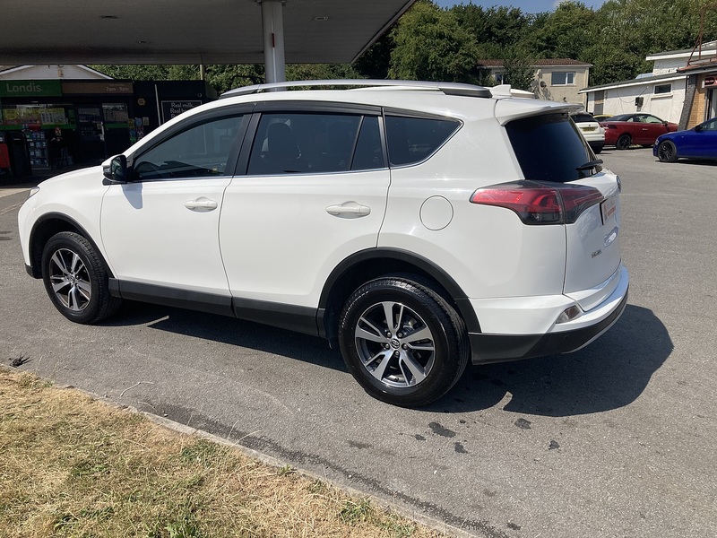 Toyota 2.0 D-4D Business Edition SUV 5dr Diesel Manual Euro 6 (s/s) (Safety Sense, Nav) (143 ps)