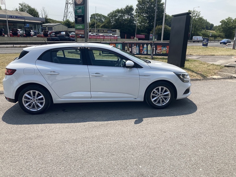 Renault 1.2 TCe Dynamique Nav Hatchback 5dr Petrol Manual Euro 6 (s/s) (130 ps)