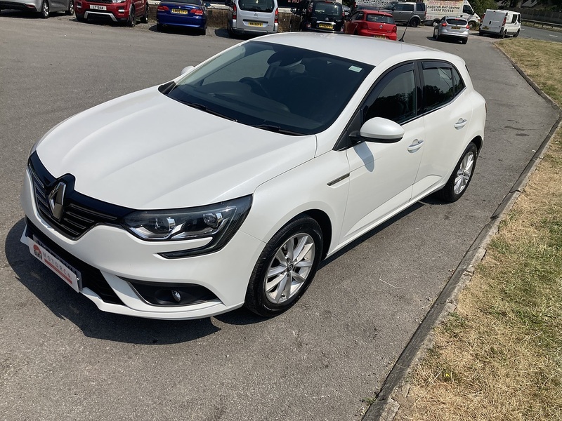 Renault 1.2 TCe Dynamique Nav Hatchback 5dr Petrol Manual Euro 6 (s/s) (130 ps)