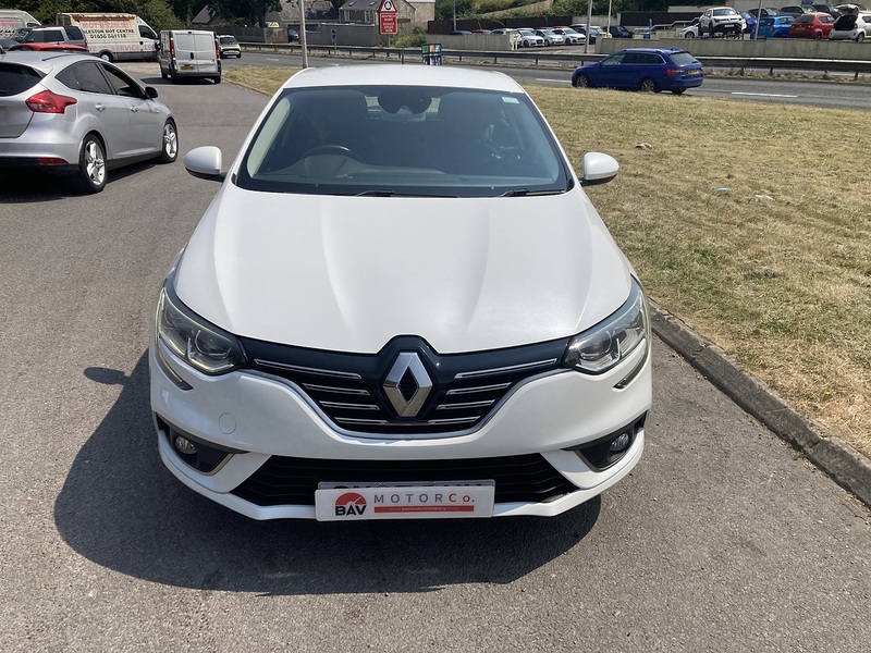 Renault 1.2 TCe Dynamique Nav Hatchback 5dr Petrol Manual Euro 6 (s/s) (130 ps)
