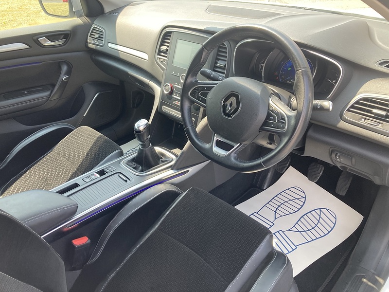 Renault 1.2 TCe Dynamique Nav Hatchback 5dr Petrol Manual Euro 6 (s/s) (130 ps)