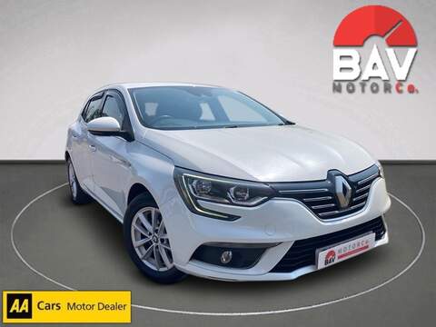 Renault 1.2 TCe Dynamique Nav Hatchback 5dr Petrol Manual Euro 6 (s/s) (130 ps)