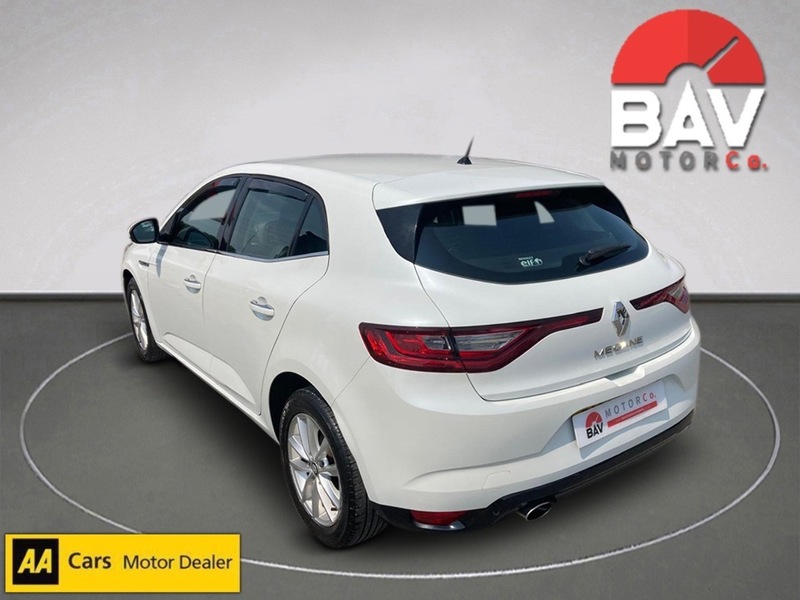Renault 1.2 TCe Dynamique Nav Hatchback 5dr Petrol Manual Euro 6 (s/s) (130 ps)