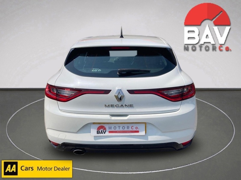 Renault 1.2 TCe Dynamique Nav Hatchback 5dr Petrol Manual Euro 6 (s/s) (130 ps)