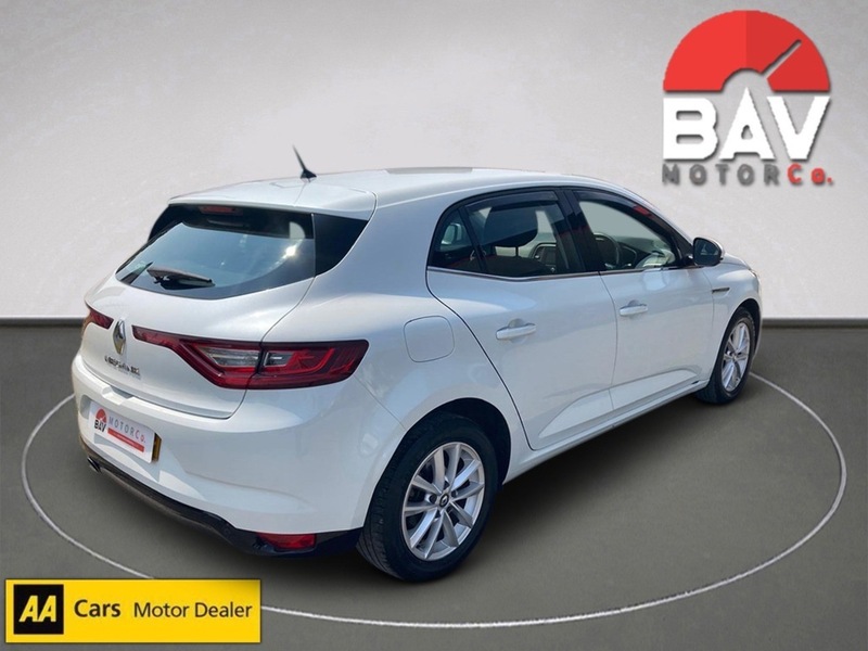 Renault 1.2 TCe Dynamique Nav Hatchback 5dr Petrol Manual Euro 6 (s/s) (130 ps)