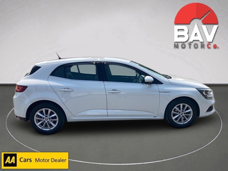 Renault 1.2 TCe Dynamique Nav Hatchback 5dr Petrol Manual Euro 6 (s/s) (130 ps)
