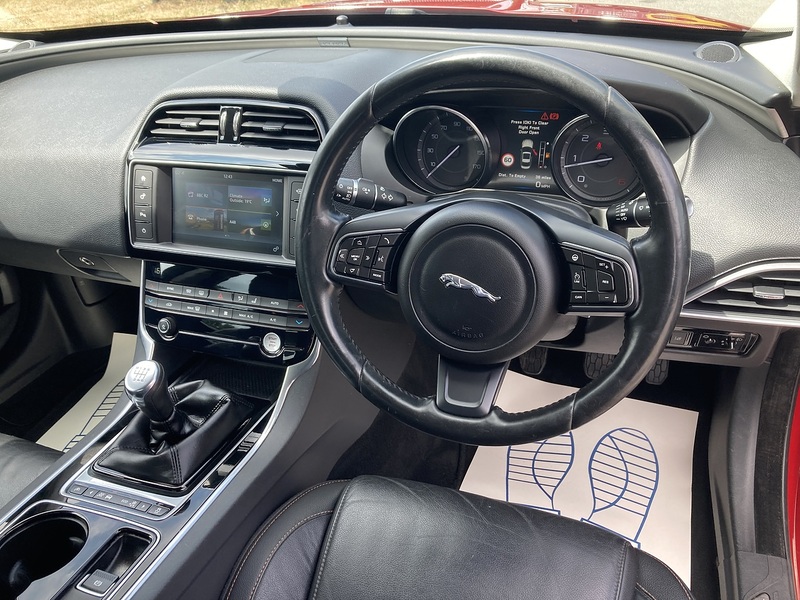 Jaguar 2.0d Prestige Saloon 4dr Diesel Manual Euro 6 (s/s) (163 ps)