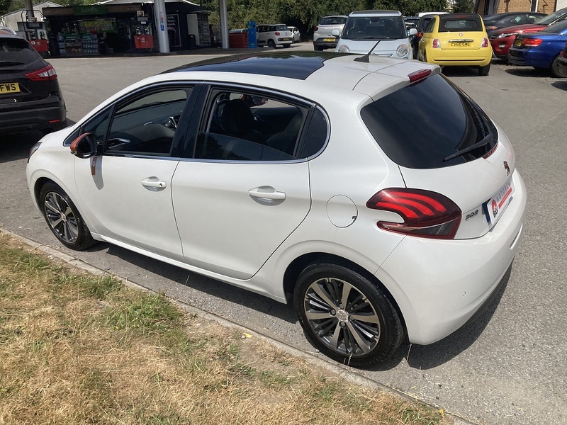Peugeot 1.6 BlueHDi Roland Garros Hatchback 5dr Diesel Manual Euro 6 (100 ps)