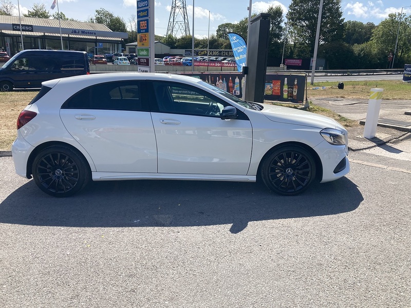 Mercedes-Benz 1.5 A180d AMG Line (Premium) Hatchback 5dr Diesel Manual Euro 6 (s/s) (109 ps)