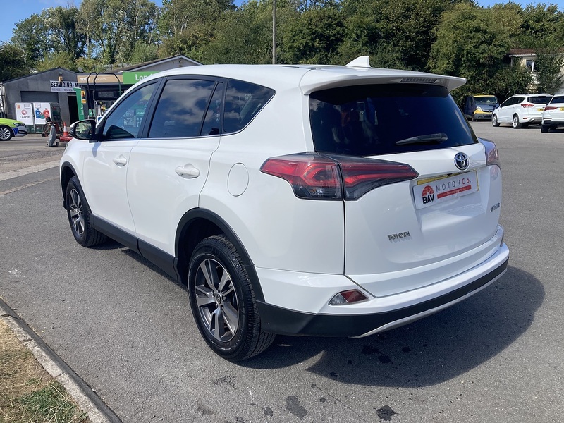 Toyota 2.0 D-4D Business Edition SUV 5dr Diesel Manual Euro 6 (s/s) (143 ps)