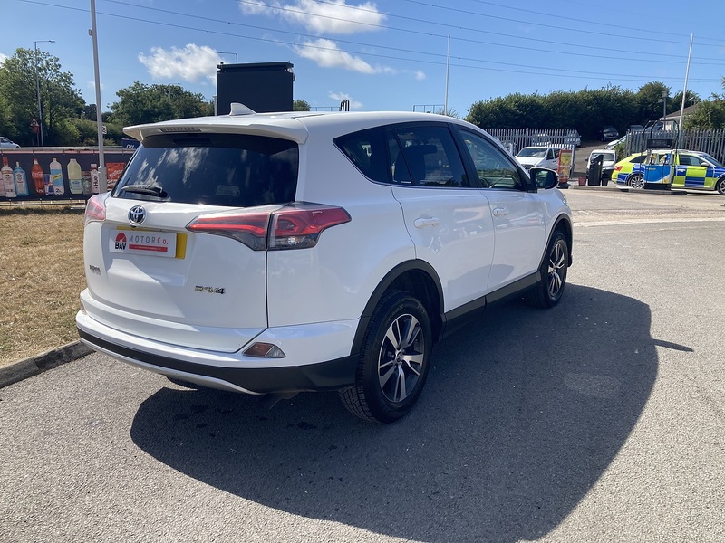 Toyota 2.0 D-4D Business Edition SUV 5dr Diesel Manual Euro 6 (s/s) (143 ps)
