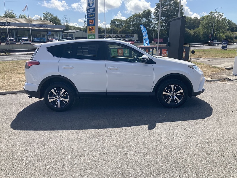 Toyota 2.0 D-4D Business Edition SUV 5dr Diesel Manual Euro 6 (s/s) (143 ps)