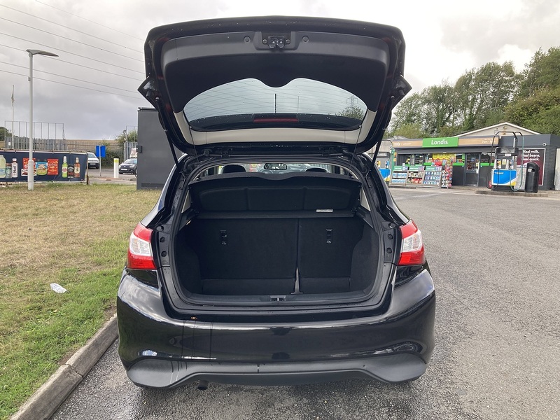 Nissan 1.2 DIG-T N-Connecta Hatchback 5dr Petrol Manual Euro 6 (s/s) (115 ps)