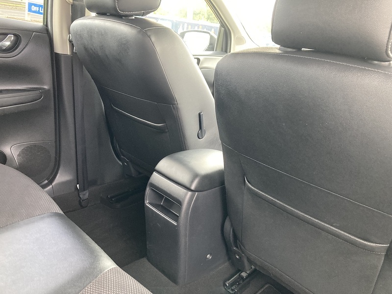 Nissan 1.2 DIG-T N-Connecta Hatchback 5dr Petrol Manual Euro 6 (s/s) (115 ps)