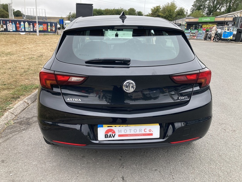 Vauxhall 1.6 CDTi ecoFLEX Elite Nav Hatchback 5dr Diesel Manual Euro 6 (s/s) (110 ps)