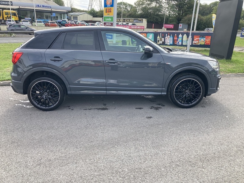Audi 1.0 TFSI 30 Black Edition SUV 5dr Petrol Manual Euro 6 (s/s) (116 ps)
