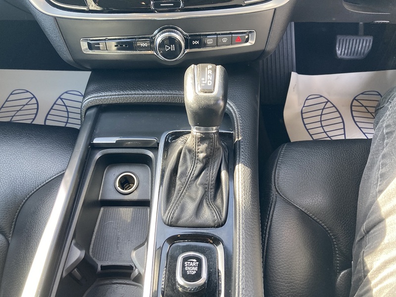 Volvo 2.0 D4 Momentum Estate 5dr Diesel Auto Euro 6 (s/s) (190 ps)