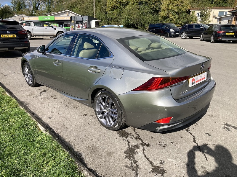 Lexus 2.5 300h Advance Saloon 4dr Petrol Hybrid E-CVT Euro 6 (s/s) (223 ps)