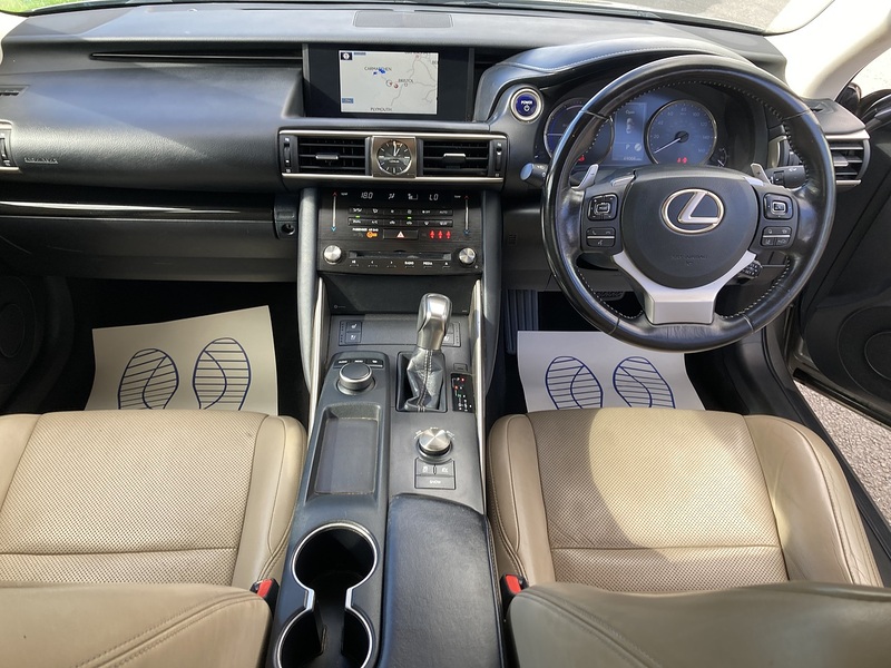 Lexus 2.5 300h Advance Saloon 4dr Petrol Hybrid E-CVT Euro 6 (s/s) (223 ps)