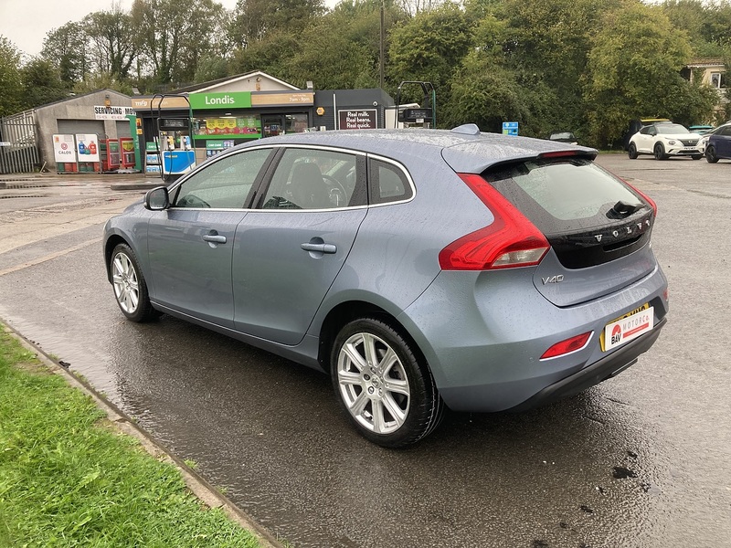 Volvo 2.0 T2 GPF Inscription Hatchback 5dr Petrol Manual Euro 6 (s/s) (122 ps)