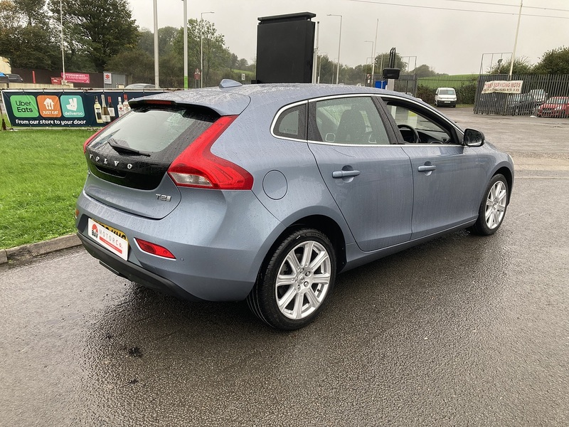 Volvo 2.0 T2 GPF Inscription Hatchback 5dr Petrol Manual Euro 6 (s/s) (122 ps)