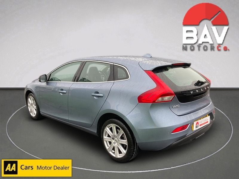 Volvo 2.0 T2 GPF Inscription Hatchback 5dr Petrol Manual Euro 6 (s/s) (122 ps)