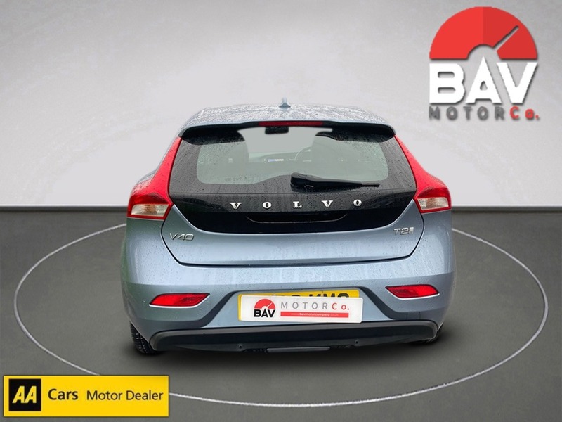Volvo 2.0 T2 GPF Inscription Hatchback 5dr Petrol Manual Euro 6 (s/s) (122 ps)