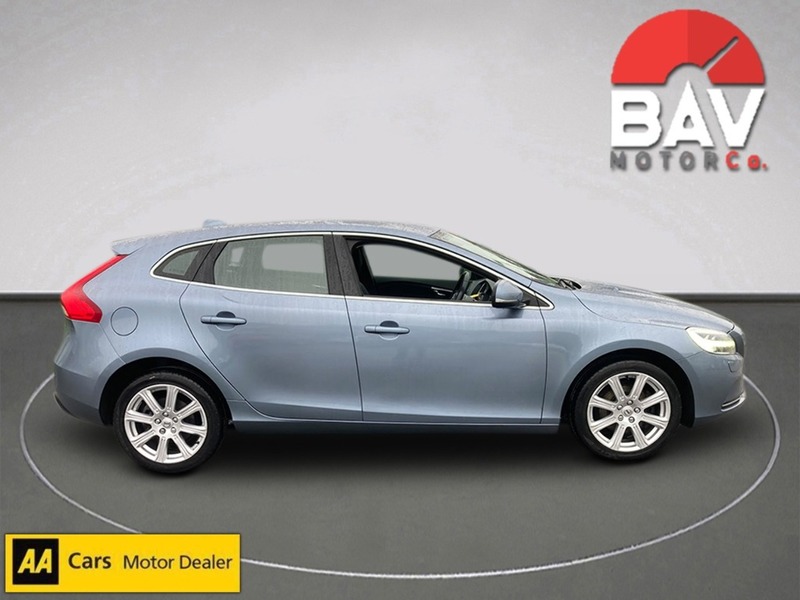 Volvo 2.0 T2 GPF Inscription Hatchback 5dr Petrol Manual Euro 6 (s/s) (122 ps)