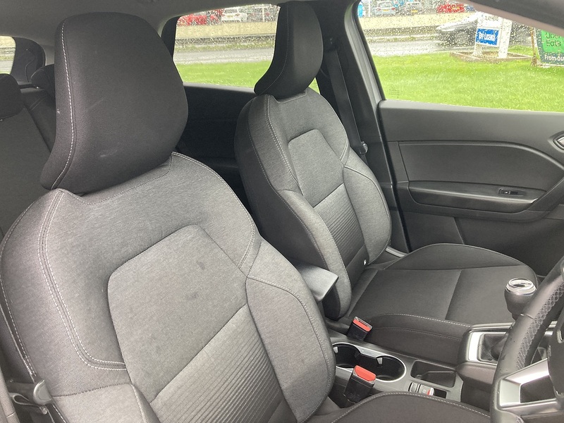 Renault 1.3 TCe Iconic SUV 5dr Petrol Manual Euro 6 (s/s) (130 ps)
