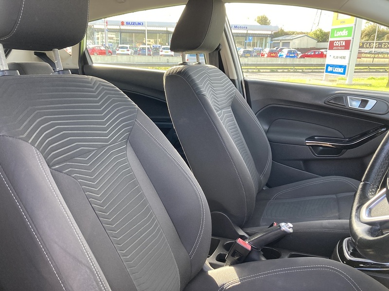 Ford 1.0T EcoBoost Zetec Hatchback 5dr Petrol Manual Euro 6 (s/s) (100 ps)