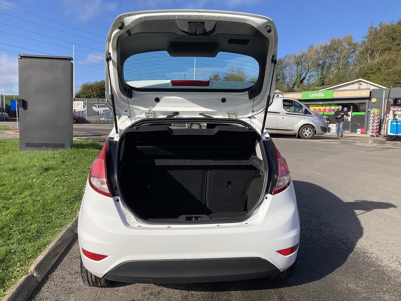 Ford 1.0T EcoBoost Zetec Hatchback 5dr Petrol Manual Euro 6 (s/s) (100 ps)