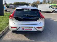 Volvo 2.0 T2 GPF Momentum Nav Plus Hatchback 5dr Petrol Manual Euro 6 (s/s) (122 ps)