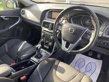 Volvo 2.0 T2 GPF Momentum Nav Plus Hatchback 5dr Petrol Manual Euro 6 (s/s) (122 ps)