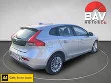 Volvo 2.0 T2 GPF Momentum Nav Plus Hatchback 5dr Petrol Manual Euro 6 (s/s) (122 ps)