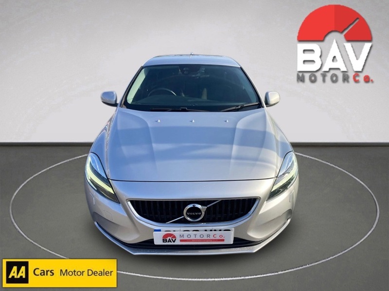Volvo 2.0 T2 GPF Momentum Nav Plus Hatchback 5dr Petrol Manual Euro 6 (s/s) (122 ps)
