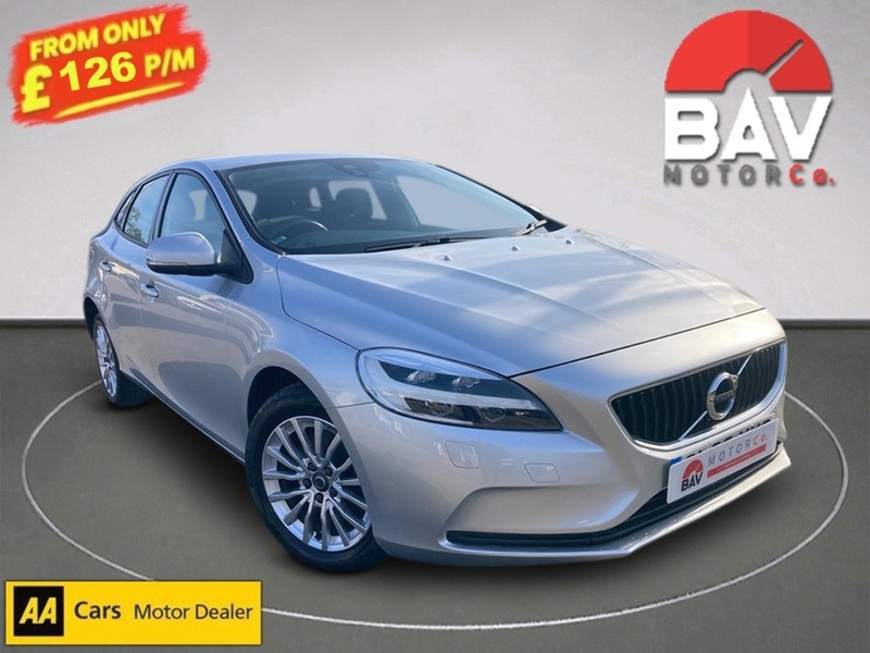 Volvo 2.0 T2 GPF Momentum Nav Plus Hatchback 5dr Petrol Manual Euro 6 (s/s) (122 ps)