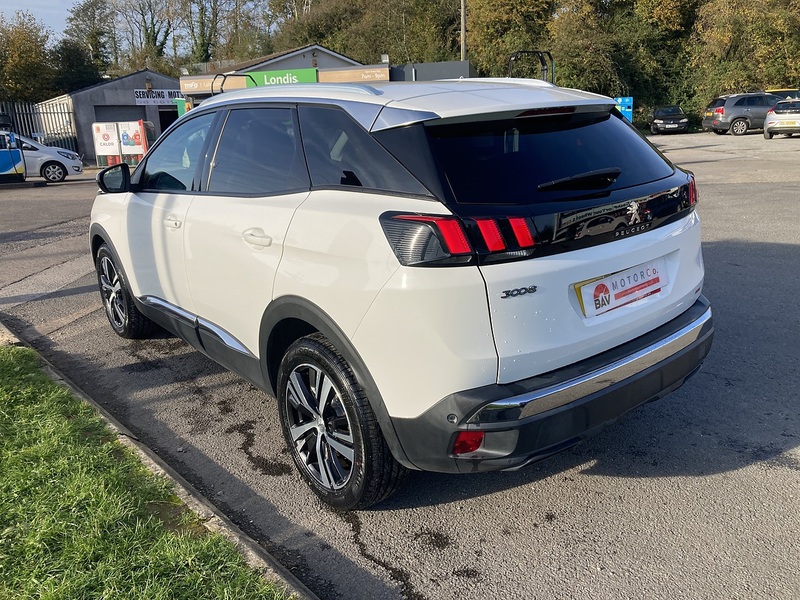 Peugeot 1.2 PureTech Allure SUV 5dr Petrol Manual Euro 6 (s/s) (130 ps)
