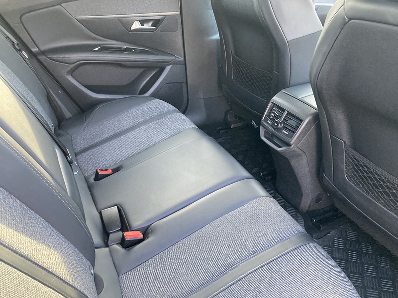 Peugeot 1.2 PureTech Allure SUV 5dr Petrol Manual Euro 6 (s/s) (130 ps)