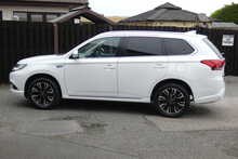 Mitsubishi Outlander 2.0h 12kWh Juro SUV 5dr Petrol Plug-in Hybrid CVT 4WD Euro 6 (s/s) (200 ps)