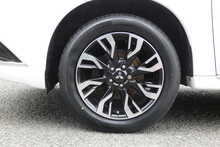 Mitsubishi Outlander 2.0h 12kWh Juro SUV 5dr Petrol Plug-in Hybrid CVT 4WD Euro 6 (s/s) (200 ps)