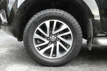 Nissan Navara 2.3 dCi Tekna Pickup Double Cab 4dr Diesel Manual 4WD Euro 6 (s/s) (190 ps)