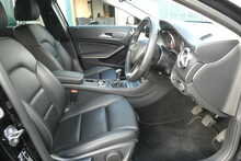 Mercedes-Benz GLA 1.6 GLA200 Sport (Executive) SUV 5dr Petrol Manual Euro 6 (s/s) (156 ps)