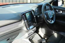 Volvo XC40 2.0 T4 R-Design Pro SUV 5dr Petrol Auto AWD Euro 6 (s/s) (190 ps)