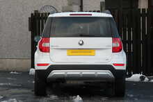 Skoda Yeti 2.0 TDI Elegance Outdoor 5dr Diesel DSG 4WD Euro 5 (140 ps)